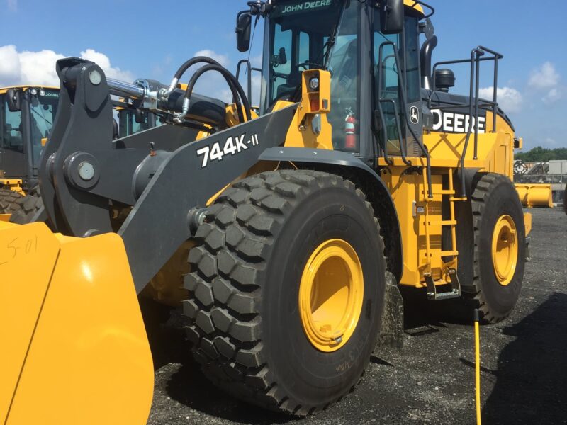 2016 John Deere 744K Loader